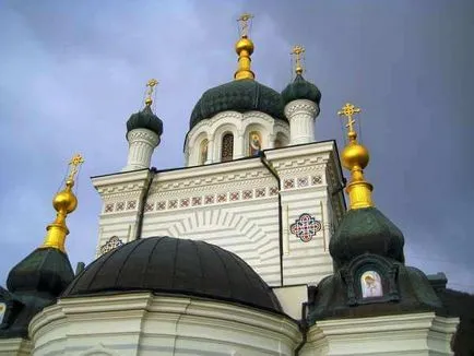Премахване на короната на безбрачието в църквата на собствената си, огъня, най-четения