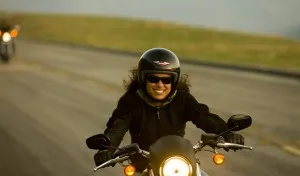 Hogyan kell lovagolni egy motorkerékpár Hogyan kell lovagolni egy motorkerékpár