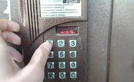 Как мога да намеря кода на интеркома и отваряне на всяка врата без ключ