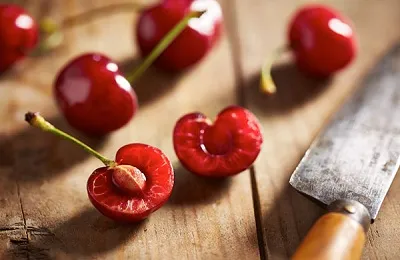 Как да расте сладките череши от костите, както и дали у дома