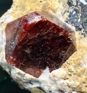 Stone Цирконът магически свойства, стойността на знака на зодиака