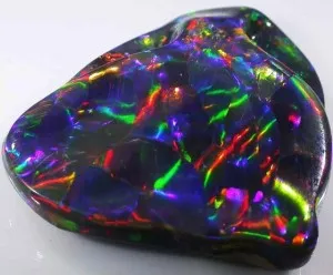 Stone Opal магически свойства и който е подходящ за зодия (снимка)