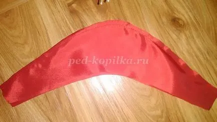 Kokoshnik в битов стил с ръцете си в етапа със снимки