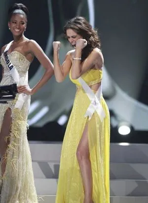 Мис Вселена 2011