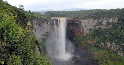 Красотата и величието на водните гиганти, че такава Falls