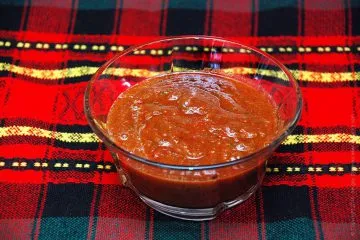 Пиле яхния с моркови домашно сос