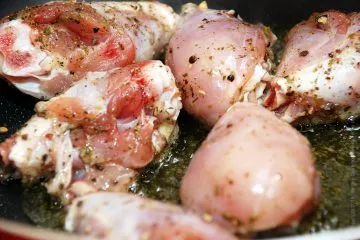 Пиле яхния с моркови домашно сос