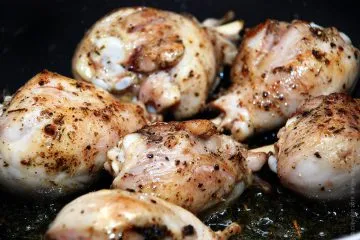 Пиле яхния с моркови домашно сос