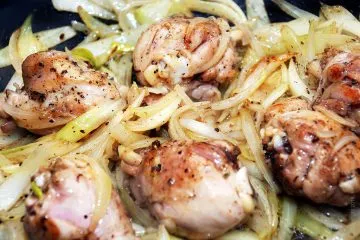 Пиле яхния с моркови домашно сос