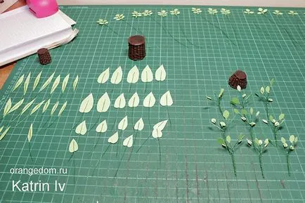 Миниатюрни цветя в плетени кошове за куклена къща