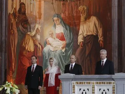 Медведев пристигна заедно със съпругата си, а Путин - с Собянин - политика, България (съпруга) Медведев пристигна заедно със съпругата си, а Путин - с Собянин - политика, България