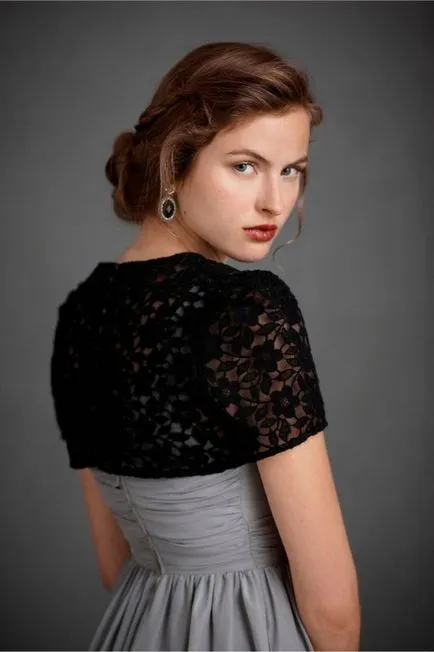 Кабо кожа на раменете или сатенени версии на болера, увива боа или вечерна рокля