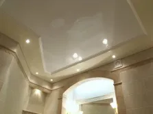 Окачен таван в банята - плюсове и минуси, особено при избора на