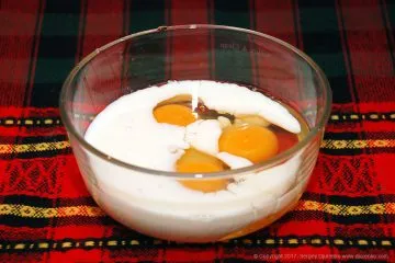 Омлет с домати и сирене масло