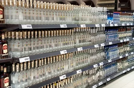 Отговорен за продажба на алкохол на малолетни и непълнолетни