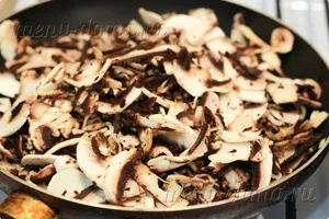 Пай с картофи и гъби в рецептата на фурна със снимка