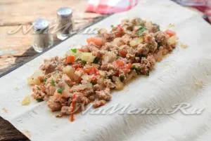Пай от питка с мляно месо във фурната, рецептата със снимка