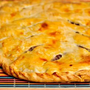 Пай с месо и картофи на тесто с мая