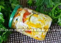 Зеле салата с домати и пипер на зимна рецепта със снимка