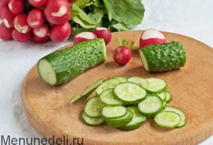 Салата от репички и краставици