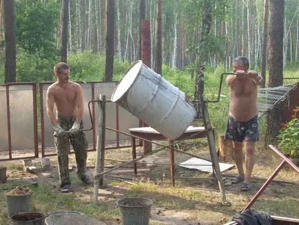 Домашна бетонобъркачка версия с ръцете си от цевта и другият
