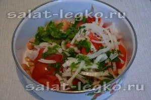 Saláta babbal és paradicsommal