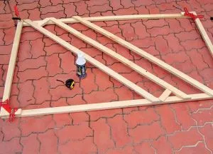Trellis за клематис със собствените си ръце