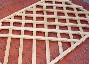 Trellis за клематис със собствените си ръце