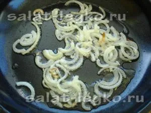 Layered салата с гъби, сирене и домати