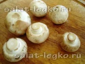 Layered салата с гъби, сирене и домати