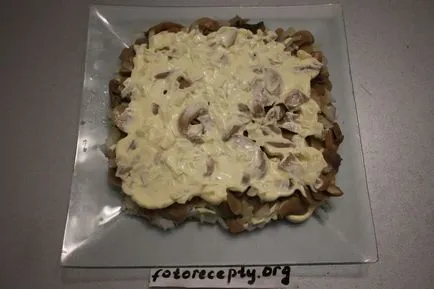 Layered салата с пиле, гъби и сирене - стъпка по стъпка рецепти със снимки у дома