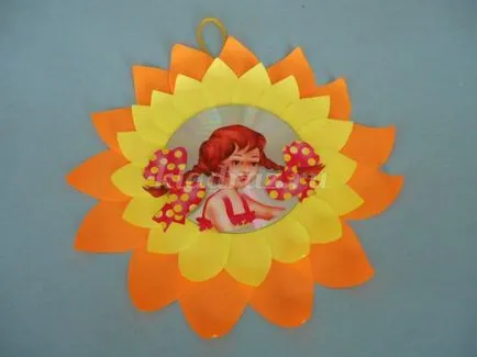 Слънце с ръцете си