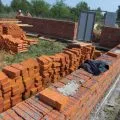Цената на изграждането на къщата от тухли и тухли по-добре