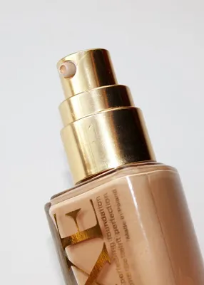 Грижа фондация лукс Avon - Елизабет и красота