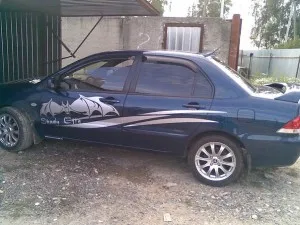 Винилови стикери на автомобили - снимки и видео на производството и лепене