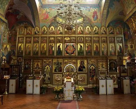 Сюжетът на неканените гости, от враговете далеч