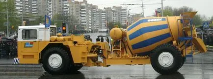 Какво е миксер камион