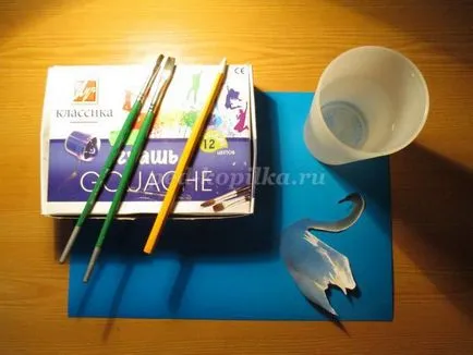 Hogyan rajzoljunk egy Swan szakaszaiban