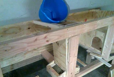 Заек hutches с техните ръце рисунка Заек hutches с техните ръце рисунка