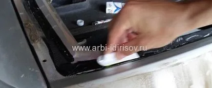 Как да вмъкнете странично стъкло