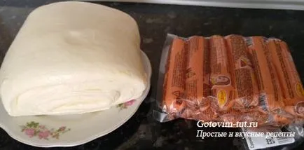 Как да приключи наденица в тестото