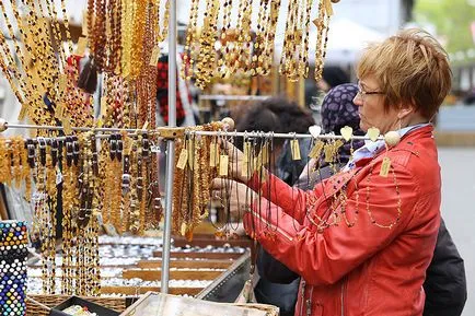 Които продават на туристи