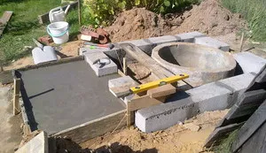Как да се изгради тоалетна в къща