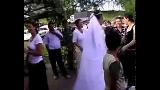 Танцуващата на сватбата на ромите