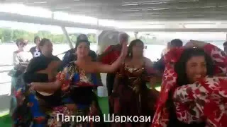 Танцуващата на сватбата на ромите