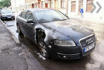 Късове стъкловидна маса в пясък какво е