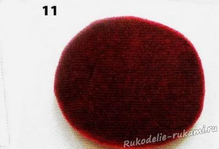 Тя зашити котка