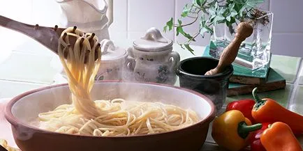 Макарони и готвач от