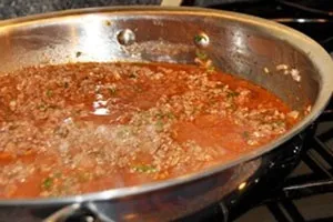 Макарони и готвач от