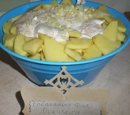 Пиле с картофи в дупката